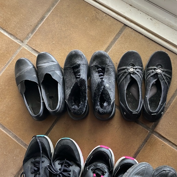 11 pairs of black assorted work and casual used but not abused women’s shoes - Picture 3 of 9